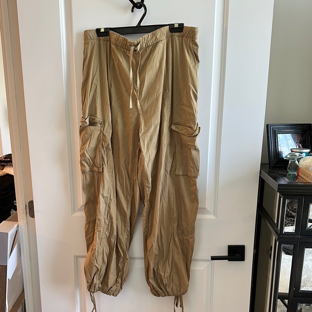 Lululemon Women's Tan Cargo Parachute Pants